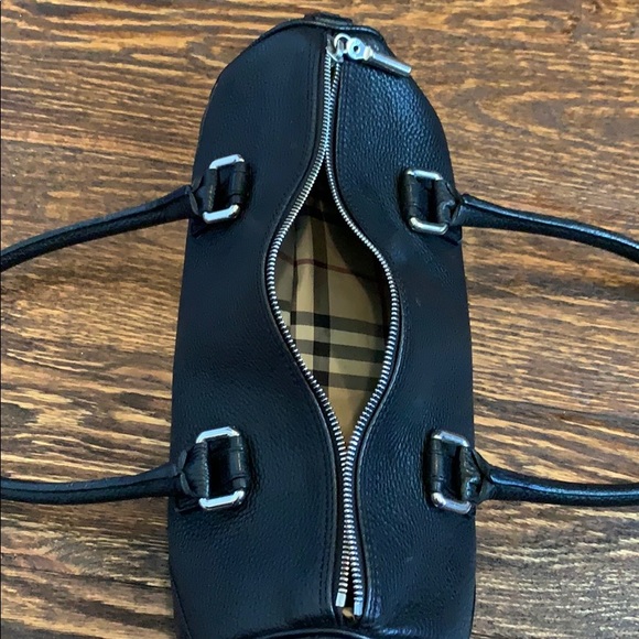 Authentic Burberry hand bag - Picture 14 of 15